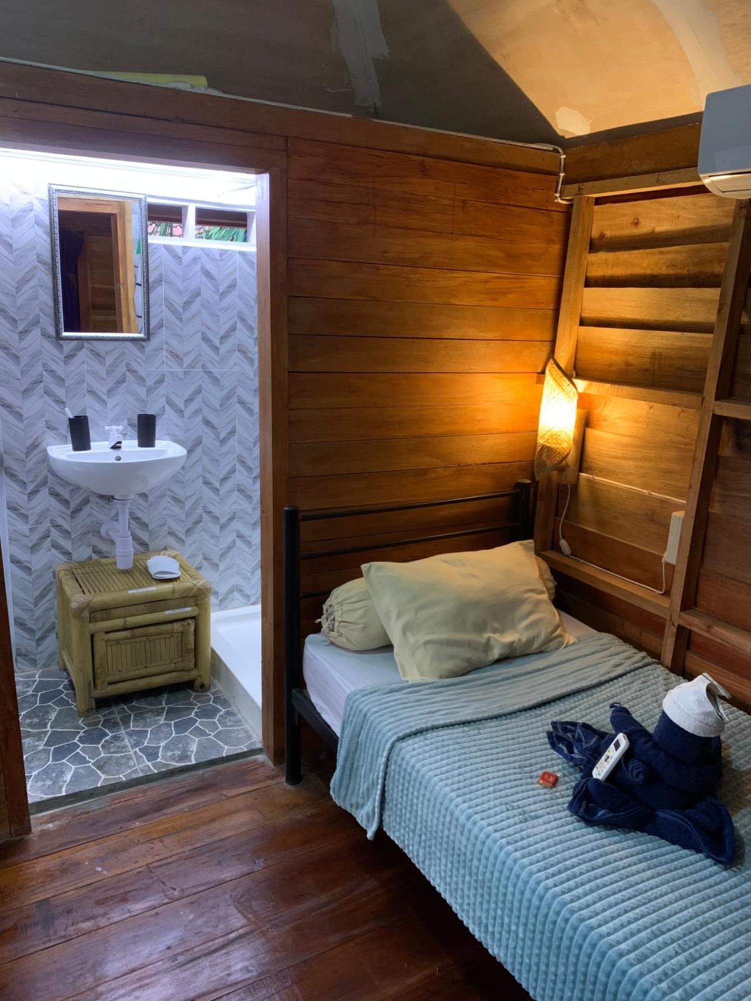 Gili Davidoff Upstairs Budget And Deluxe Gili Trawangan Exterior photo